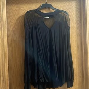 Maurice’s top size 3